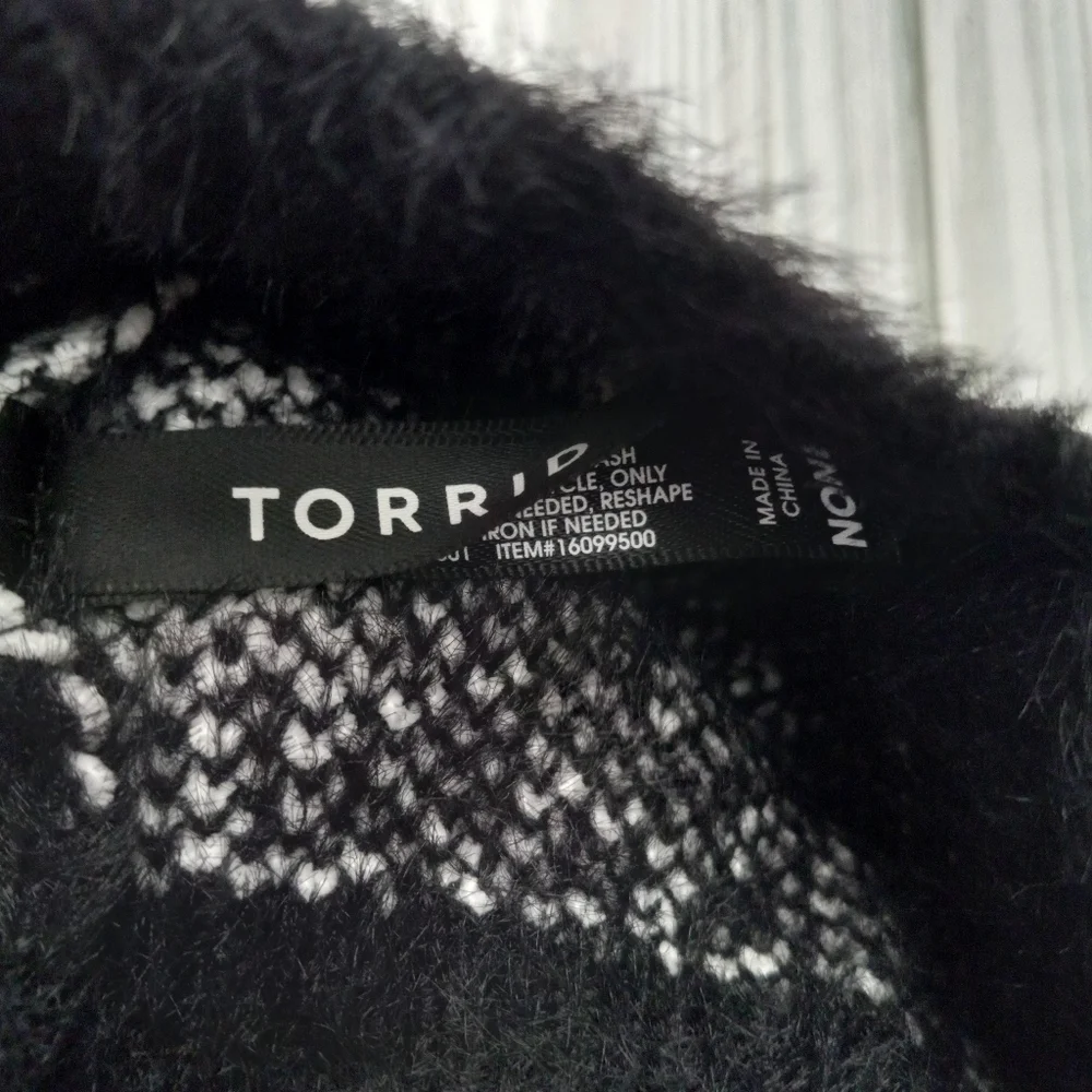 Torrid Allover Star Black & White Pom Beanie